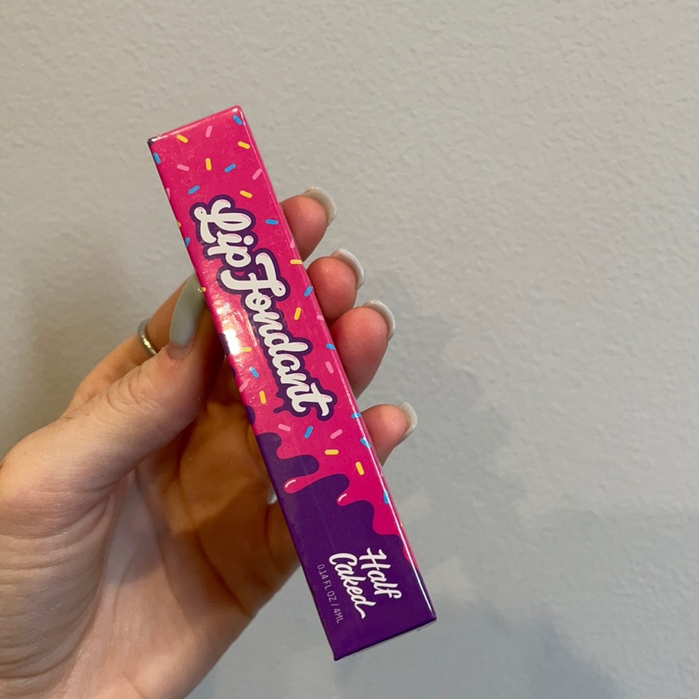 Lip Fondant - NWT Half Caked Sweet Tooth